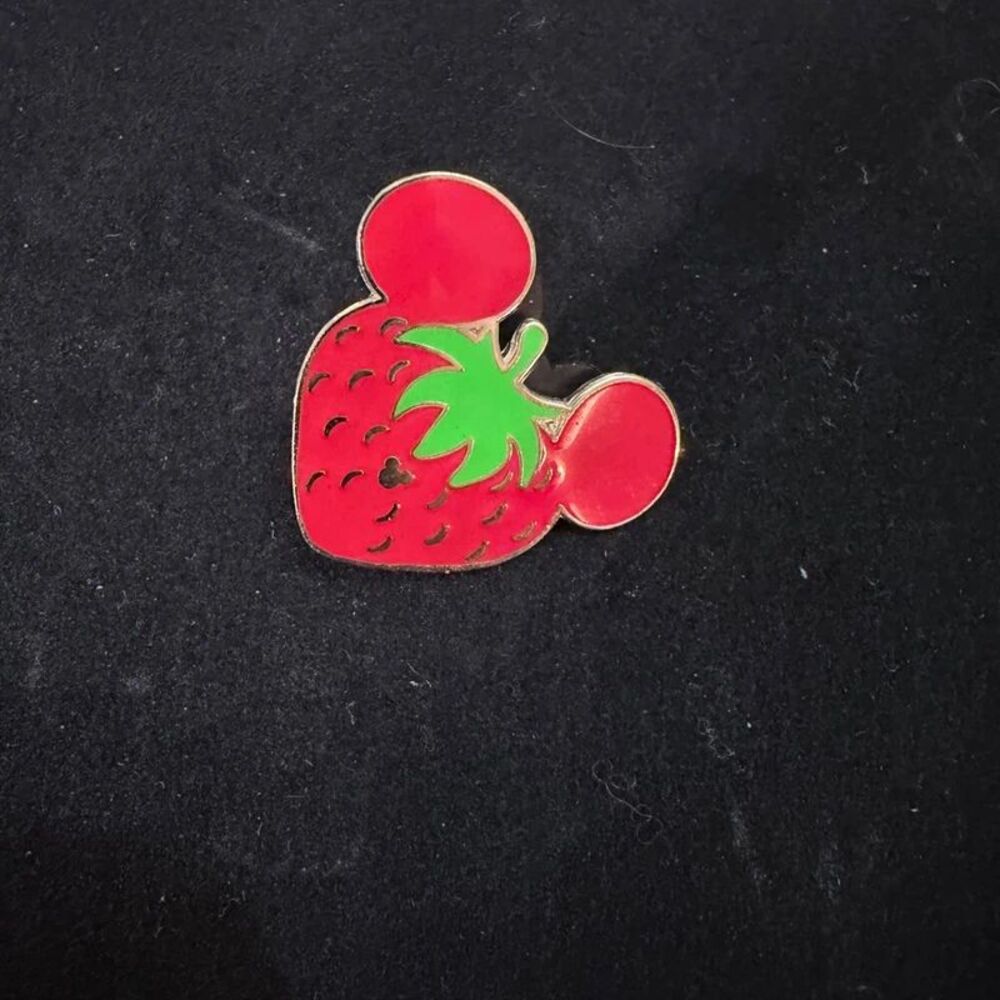 Disney Strawberry Hidden Mickey Completer Trading Pin 2008